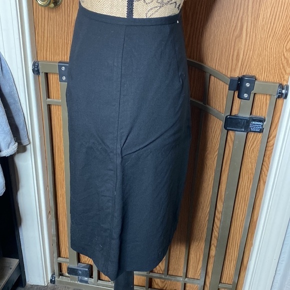 Ann Taylor Petites 100% Wool Black Skirt Size 2P - Picture 2 of 6